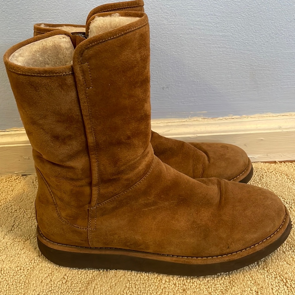 Short chestnut Ugg’s. Lightly worn